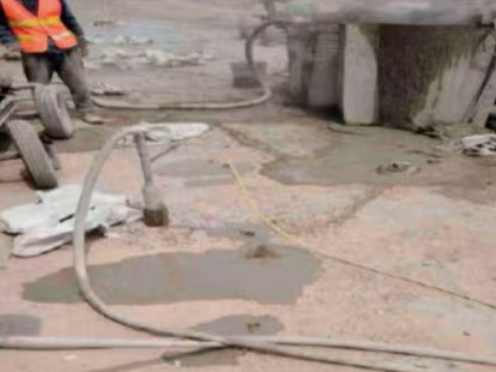 尼木水泥混凝土路面板底注浆技术 路面脱空注浆整治方案