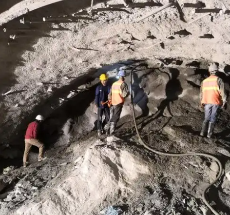 尼木拱顶带模注浆料的施工流程及注意事项